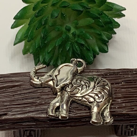 Elephant Earring, African Earring, Safari Earring, Gift idea, Elephant Jewelry - Picture 4 of 9